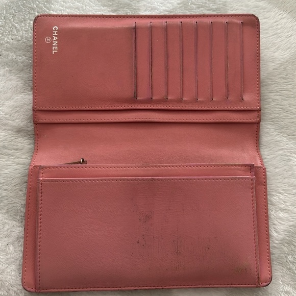 CHANEL 100% Authentic, needs a little touch of professional paint - Picture 3 of 7